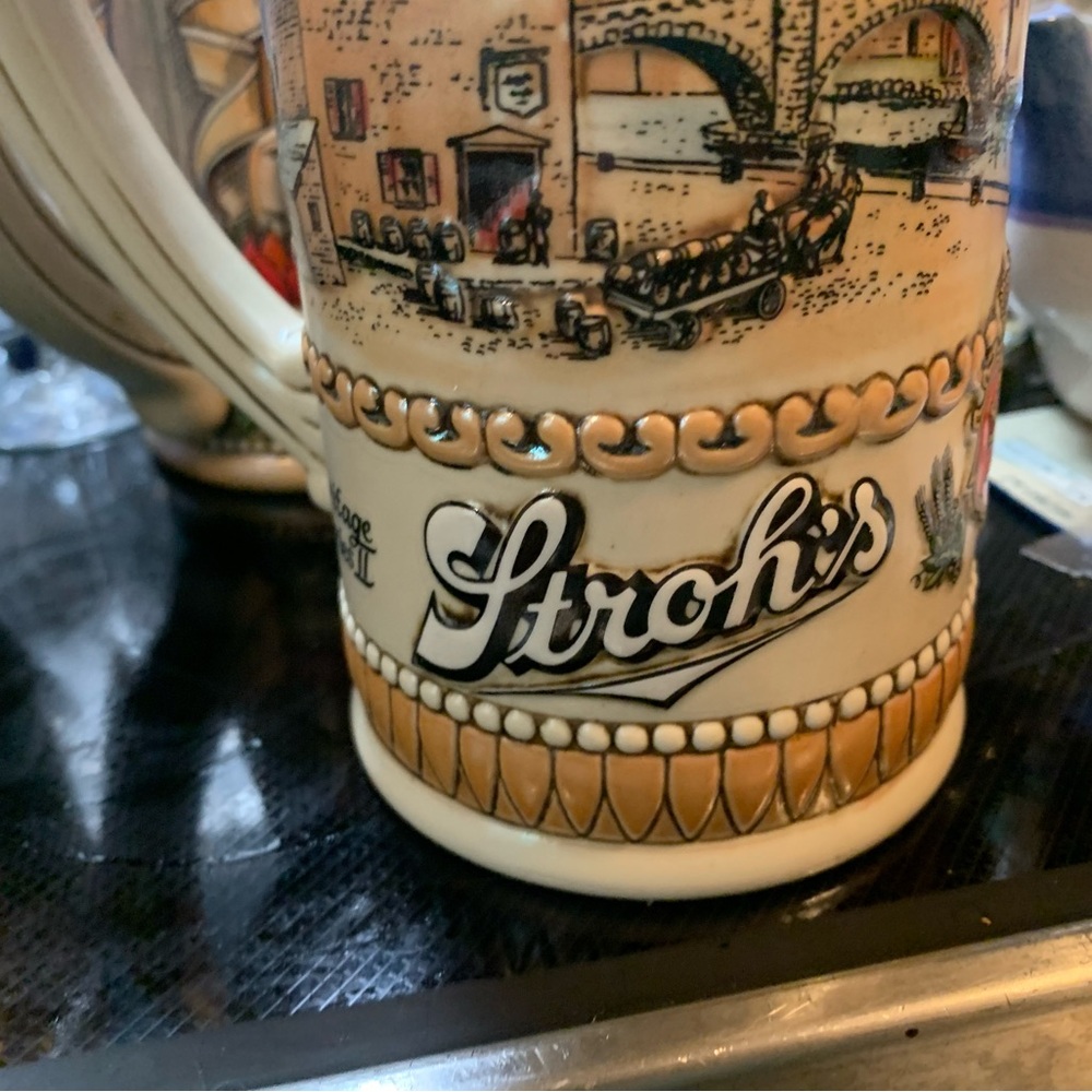 Stroh's 24oz German Inn Collectors Stein Heritage Series II Porcelain Beer Mug